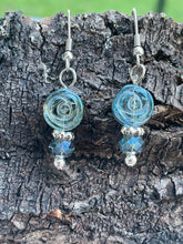 Load image into Gallery viewer, Rose earrings