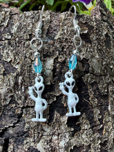 Load image into Gallery viewer, Alien Earrings