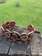 Load image into Gallery viewer, Iris and Daisy Copper Cuff