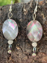 Load image into Gallery viewer, Black Mother-of-Pearl Earrings