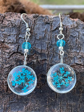 Load image into Gallery viewer, Flower Earrings