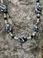 Load image into Gallery viewer, Mother of Pearl and Black Necklace Set
