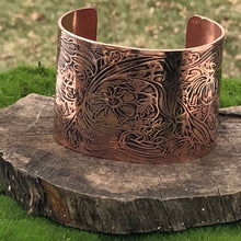 Load image into Gallery viewer, Art Deco Flowers Copper Cuff