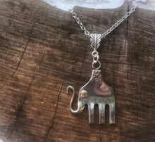 Load image into Gallery viewer, Fork Elephant Necklace